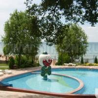Flat at the first line of the sea / lake in Bulgaria, Burgas Province, Elenite, 68 sq.m.