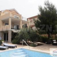 Вилла на первой линии моря/озера в Черногории, 300 кв.м.