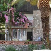 Вилла на первой линии моря/озера в Черногории, 104 кв.м.