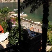 Вилла на первой линии моря/озера в Черногории, 104 кв.м.