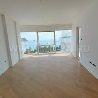 Квартира в центре города, на первой линии моря/озера в Черногории, Будва, 67 кв.м.