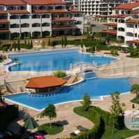 Flat at the first line of the sea / lake in Bulgaria, Burgas Province, Elenite, 68 sq.m.