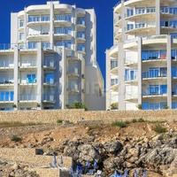 Flat at the first line of the sea / lake in Montenegro, Kotor, 72 sq.m.