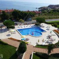 Апартаменты на первой линии моря/озера, в пригороде в Болгарии, Бургасская область, Елените, 85 кв.м.