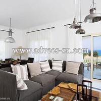 House at the first line of the sea / lake in Republic of Cyprus, Eparchia Pafou, Nicosia, 209 sq.m.