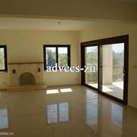 House in the suburbs in Republic of Cyprus, Eparchia Pafou, 450 sq.m.