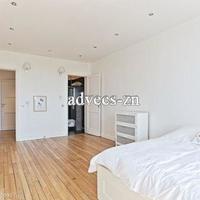 Flat in France, Ile-de-France, Paris, 151 sq.m.