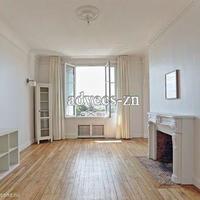 Flat in France, Ile-de-France, Paris, 151 sq.m.