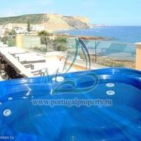 Villa at the first line of the sea / lake in Portugal, Albufeira, 300 sq.m.