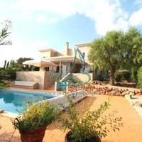 Villa in the city center in Portugal, Albufeira, 220 sq.m.