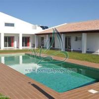 Villa in the suburbs in Portugal, Albufeira, 300 sq.m.