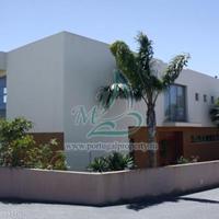 Дом в центре города в Португалии, Албуфейра, 215 кв.м.