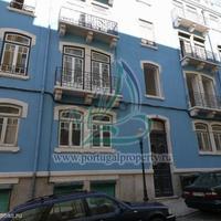 Flat in the city center in Portugal, Lisbon, 130 sq.m.