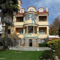 Дом в центре города в Португалии, Албуфейра, 600 кв.м.