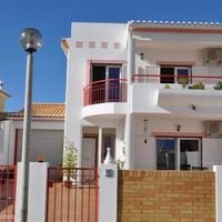 Дом в центре города в Португалии, Албуфейра, 195 кв.м.