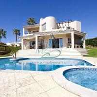 Villa at the first line of the sea / lake in Portugal, Albufeira, 310 sq.m.