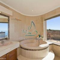 Villa at the first line of the sea / lake in Portugal, Albufeira, 310 sq.m.