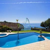 Villa at the first line of the sea / lake in Portugal, Albufeira, 310 sq.m.