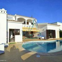 Villa in the suburbs in Portugal, Albufeira, 325 sq.m.