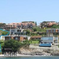 Земельный участок в центре города, на первой линии моря/озера в Болгарии, Бургасская область, Елените