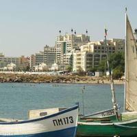 Flat at the second line of the sea / lake in Bulgaria, Burgas Province, Elenite, 160 sq.m.