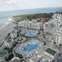 Flat at the second line of the sea / lake in Bulgaria, Burgas Province, Elenite, 160 sq.m.