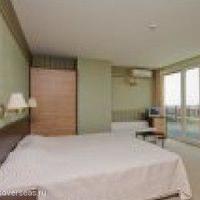 Отель (гостиница) на первой линии моря/озера в Болгарии, Бургасская область, Елените