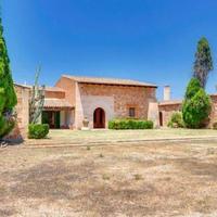 Villa in Spain, Balearic Islands, Palma, 1500 sq.m.