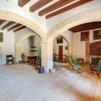 Villa in Spain, Balearic Islands, Palma, 1500 sq.m.