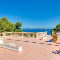 Villa in Spain, Balearic Islands, Palma, 465 sq.m.