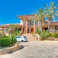 Villa in Spain, Balearic Islands, Palma, 470 sq.m.