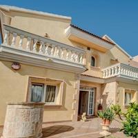 Villa in Spain, Balearic Islands, Palma, 308 sq.m.