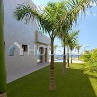 Villa in Spain, Canary Islands, Santa Cruz de Tenerife, 250 sq.m.