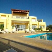 Villa in Spain, Canary Islands, Santa Cruz de Tenerife, 380 sq.m.