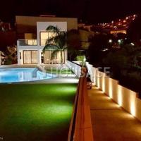 Villa in Spain, Canary Islands, Santa Cruz de Tenerife, 250 sq.m.