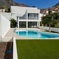 Villa in Spain, Canary Islands, Santa Cruz de Tenerife, 250 sq.m.