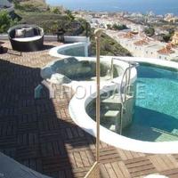 Villa in Spain, Canary Islands, Santa Cruz de Tenerife, 260 sq.m.