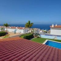 Villa in Spain, Canary Islands, Santa Cruz de Tenerife, 320 sq.m.