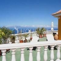 Villa in Spain, Canary Islands, Santa Cruz de Tenerife