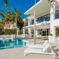 Villa in Spain, Andalucia, 740 sq.m.