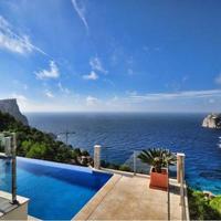 Villa in Spain, Balearic Islands, Palma, 690 sq.m.