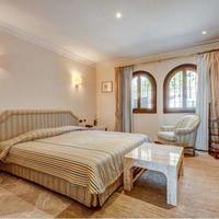 Villa in Spain, Balearic Islands, Palma, 702 sq.m.