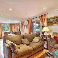 Villa in Spain, Balearic Islands, Palma, 300 sq.m.