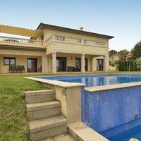 Villa in Spain, Balearic Islands, Palma, 400 sq.m.