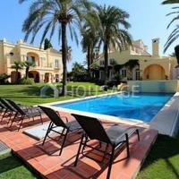 Вилла в Испании, Андалусия, 1070 кв.м.
