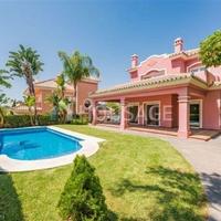 Villa in Spain, Andalucia, 433 sq.m.