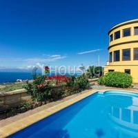 Villa in Spain, Canary Islands, Santa Cruz de Tenerife, 650 sq.m.