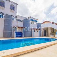 Villa in Spain, Canary Islands, Santa Cruz de Tenerife, 1434 sq.m.