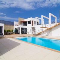 Villa in Spain, Canary Islands, Santa Cruz de Tenerife, 3439 sq.m.