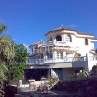 Villa in Spain, Canary Islands, Santa Cruz de Tenerife, 5480 sq.m.